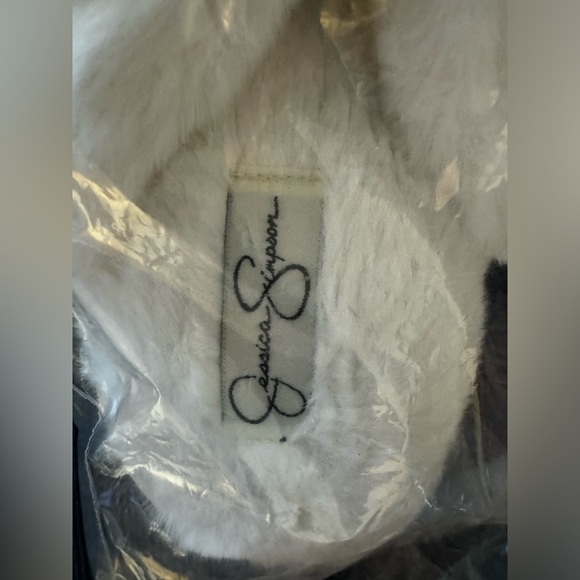 New White Bridal Slippers - Picture 4 of 4